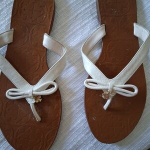 Elegant Cream Sandals with Bow Accent